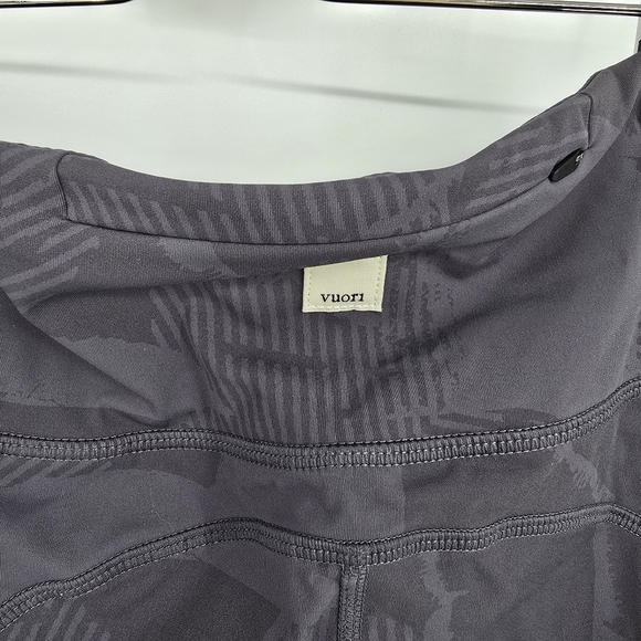Vuori Stride grey leaf design 7/8 high rise Legging size medium - Picture 4 of 7